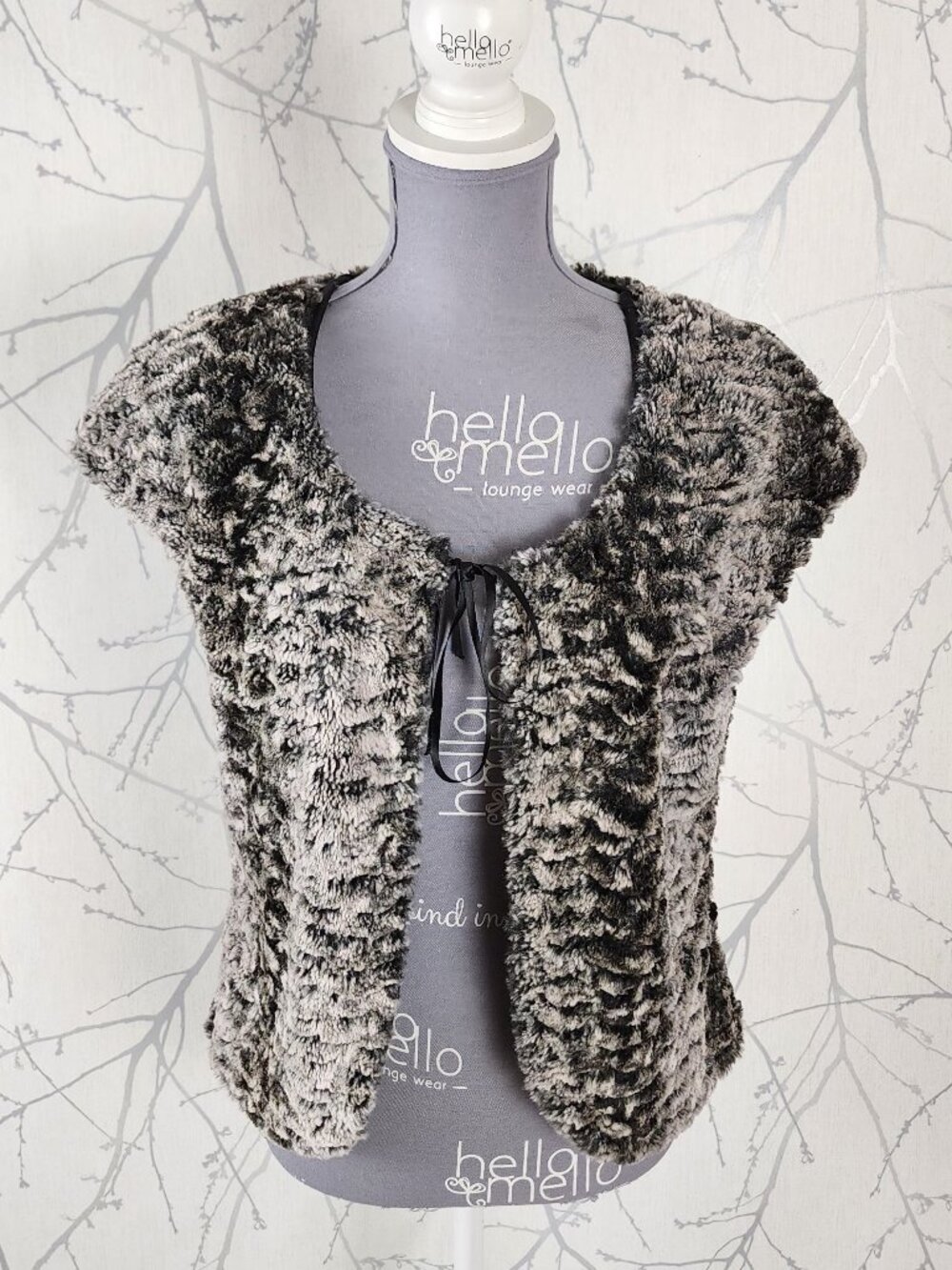 Donna Beige Faux Fur Sherpa Tie Front Capelet